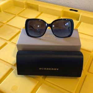Burberry sunglasses new in box